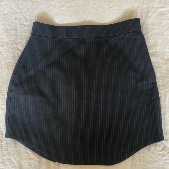 Zara black pinstriped skirt - Picture 2 of 3
